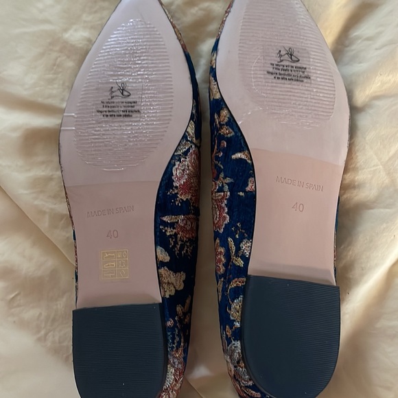 Sundance Tapestry Flats - Picture 2 of 6